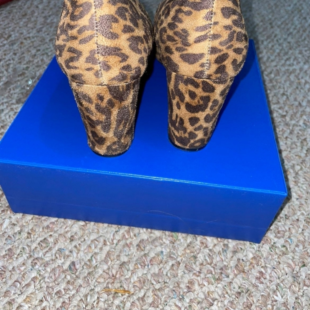 Leopard Print Pumps - Picture 3 of 4